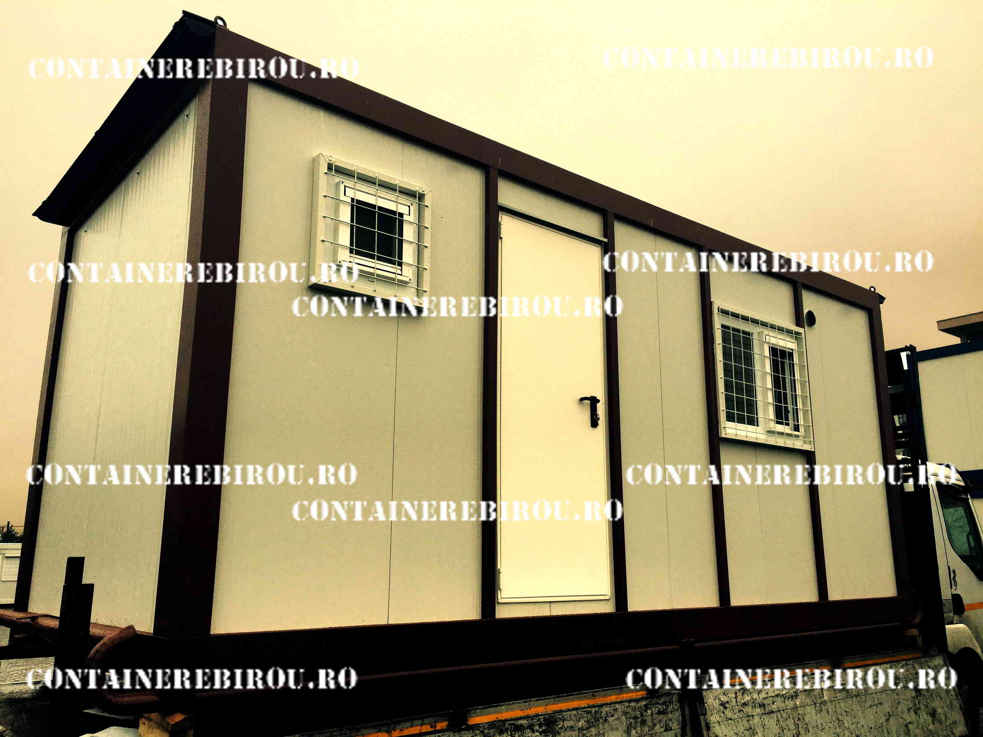 container-metalic-pret